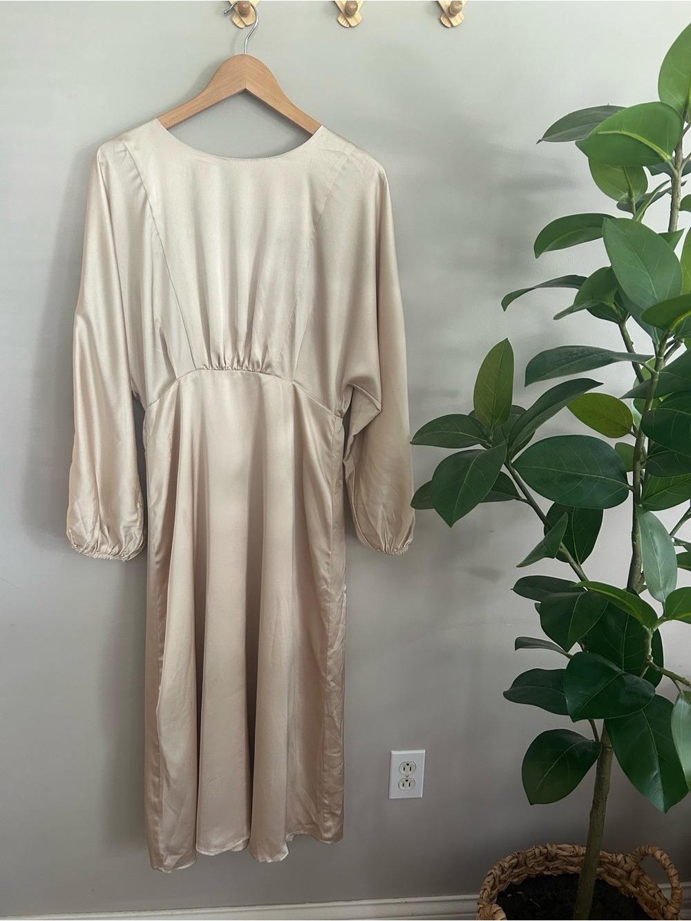 NWT Baltic Born Champagne Long-Sleeve Midi Dress - Picture 2 of 12